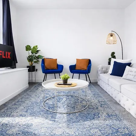 Contractor Accommodation, 6br House With Parking *