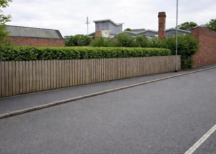 Holiday home Contractor Accommodation, 6br House With Parking