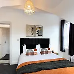 Contractor Accommodation, 6br House With Parking Holiday home