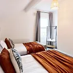 Contractor Accommodation, 6br House With Parking Holiday home *