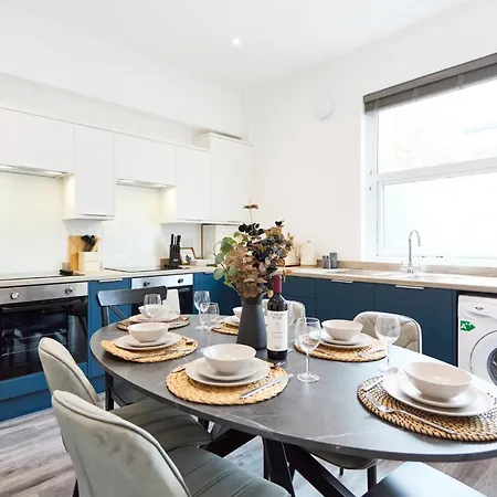 度假居 Contractor Accommodation, 6br House With Parking