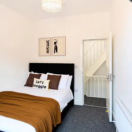 Contractor Accommodation, 6br House With Parking