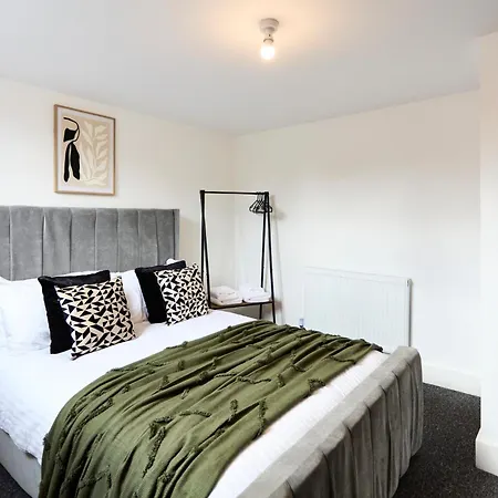 Contractor Accommodation, 6br House With Parking