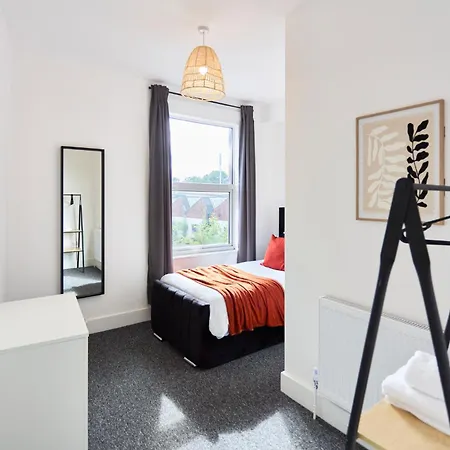 Contractor Accommodation, 6br House With Parking Σπίτι διακοπών *