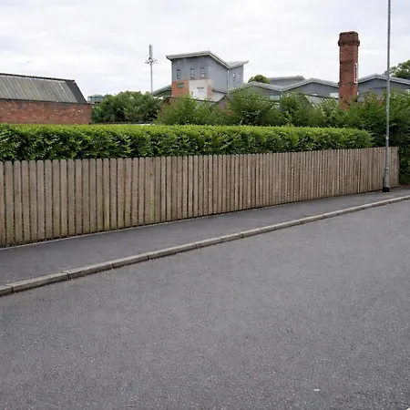 度假居 Contractor Accommodation, 6br House With Parking