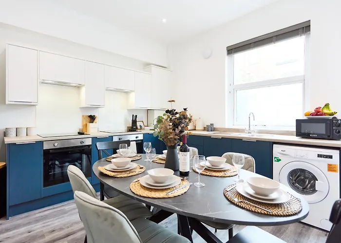 別荘 Contractor Accommodation, 6br House With Parking