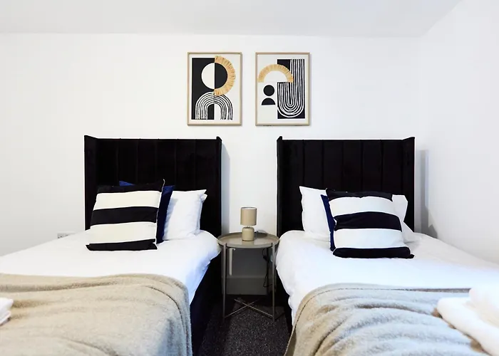 別荘 Contractor Accommodation, 6br House With Parking