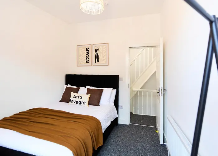 Contractor Accommodation, 6br House With Parking