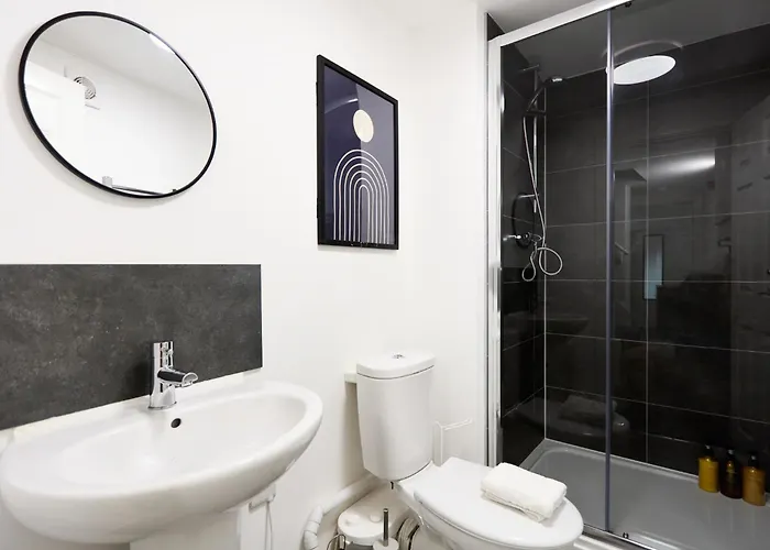 Contractor Accommodation, 6br House With Parking 度假居 *