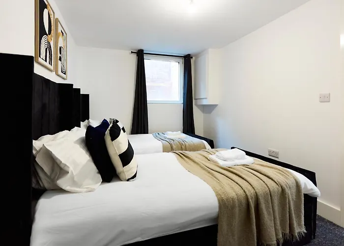 別荘 Contractor Accommodation, 6br House With Parking *