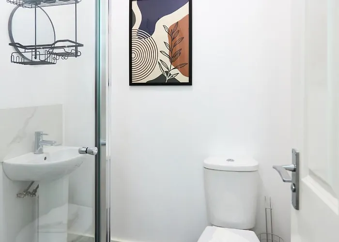 Contractor Accommodation, 6br House With Parking 度假居 利兹