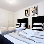 Contractor Accommodation, 6br House With Parking Ferienhaus *