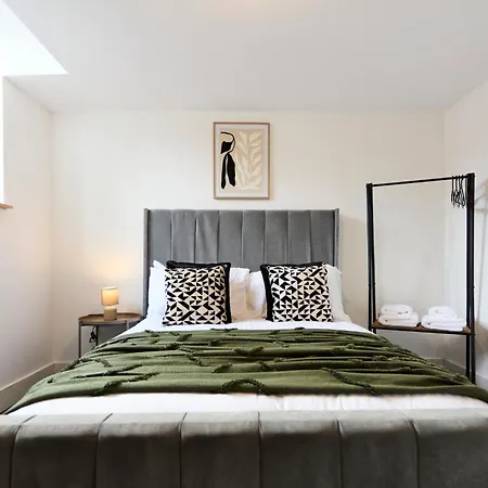 Contractor Accommodation, 6br House With Parking