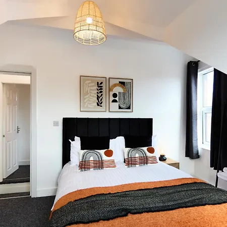 6br House Contractors Coporate Insurance Monthly Vakantiehuis