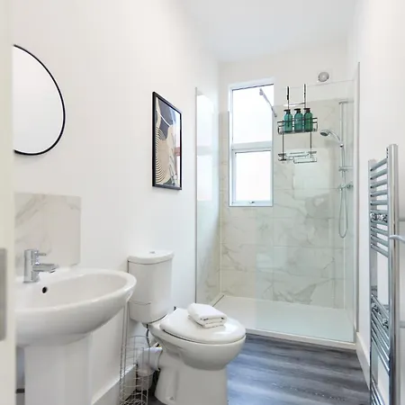 펜션 Contractor Accommodation, 6br House With Parking *
