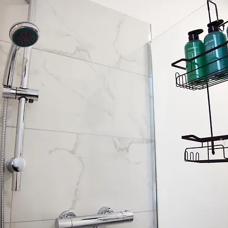 6br House Contractors Coporate Insurance Monthly Vakantiehuis