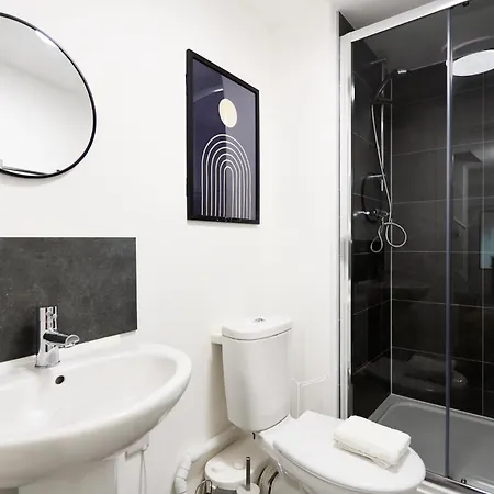 Contractor Accommodation, 6br House With Parking 펜션 *