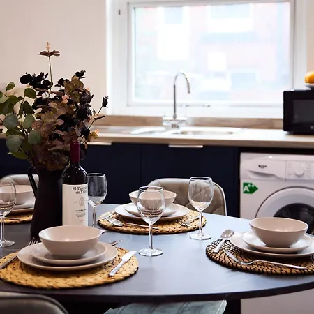 펜션 Contractor Accommodation, 6br House With Parking *