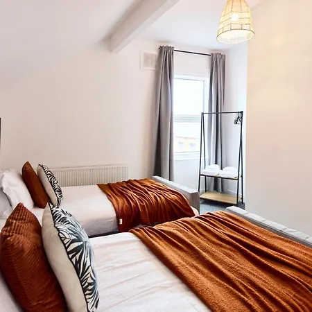 Contractor Accommodation, 6br House With Parking 펜션 *