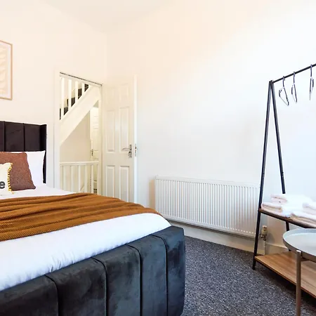 Vakantiehuis 6br House Contractors Coporate Insurance Monthly Leeds (West Yorkshire)