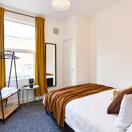 6br House Contractors Coporate Insurance Monthly Leeds (West Yorkshire)