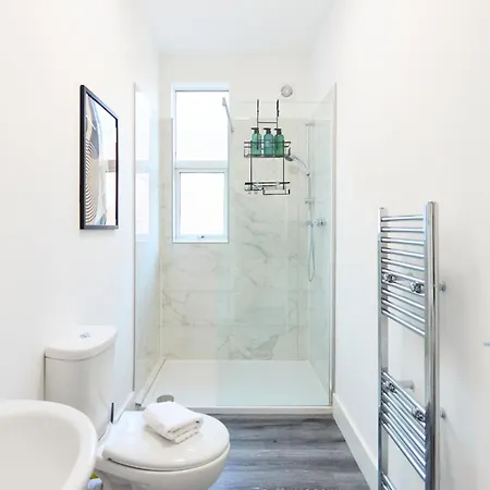 Contractor Accommodation, 6br House With Parking