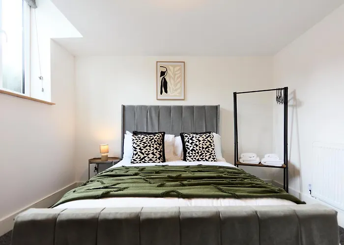 Contractor Accommodation, 6br House With Parking