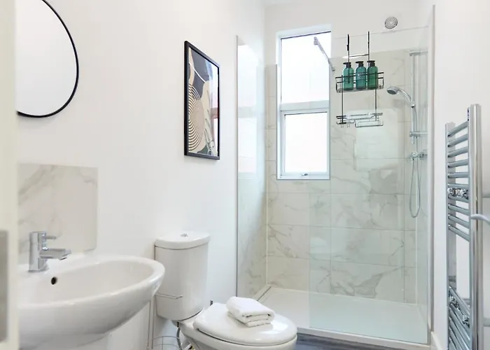 Holiday home Contractor Accommodation, 6br House With Parking *