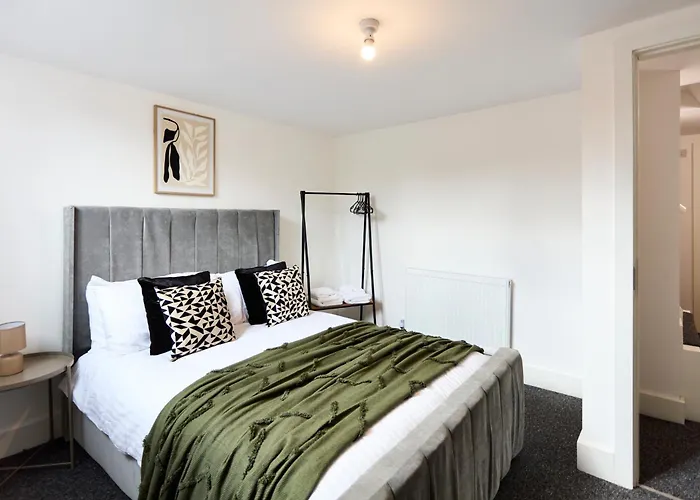 Contractor Accommodation, 6br House With Parking