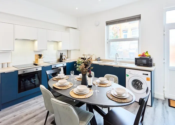 Holiday home Contractor Accommodation, 6br House With Parking